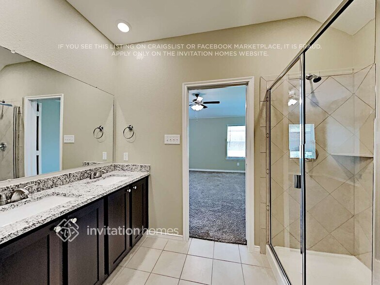 Building Photo - 3145 Overlook Dr