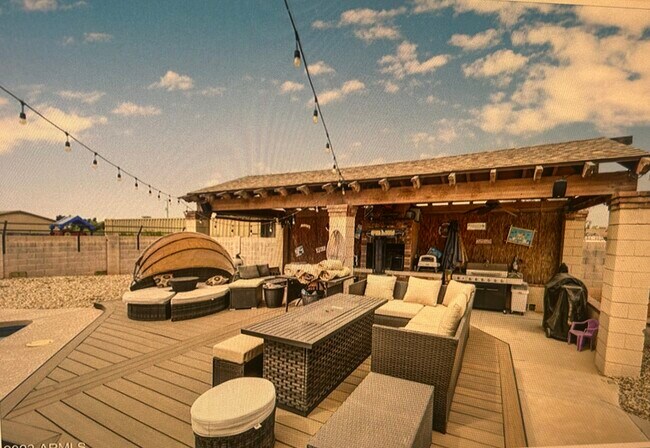 Building Photo - 8149 W Daley Ln