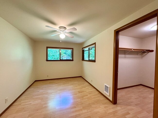 Building Photo - 13807 Silven Ave NE