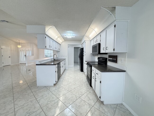 Building Photo - 8442 Eldridge Rd