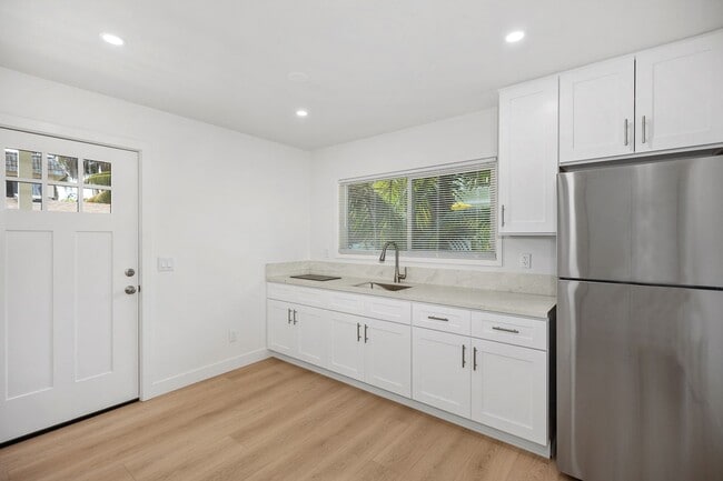 Building Photo - Coastal Living at Its Finest! Fully Remodeled!