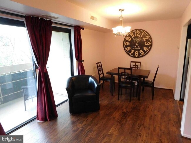 Building Photo - 6147 Leesburg Pike