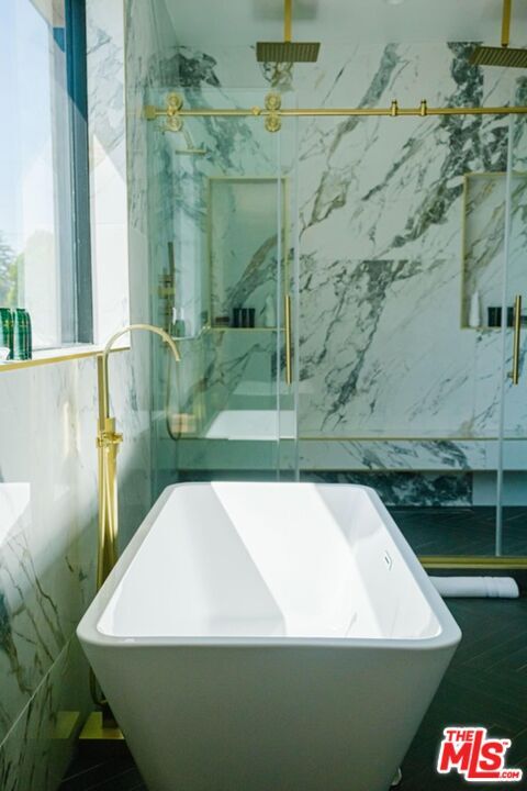 Building Photo - 5141 Varna Ave