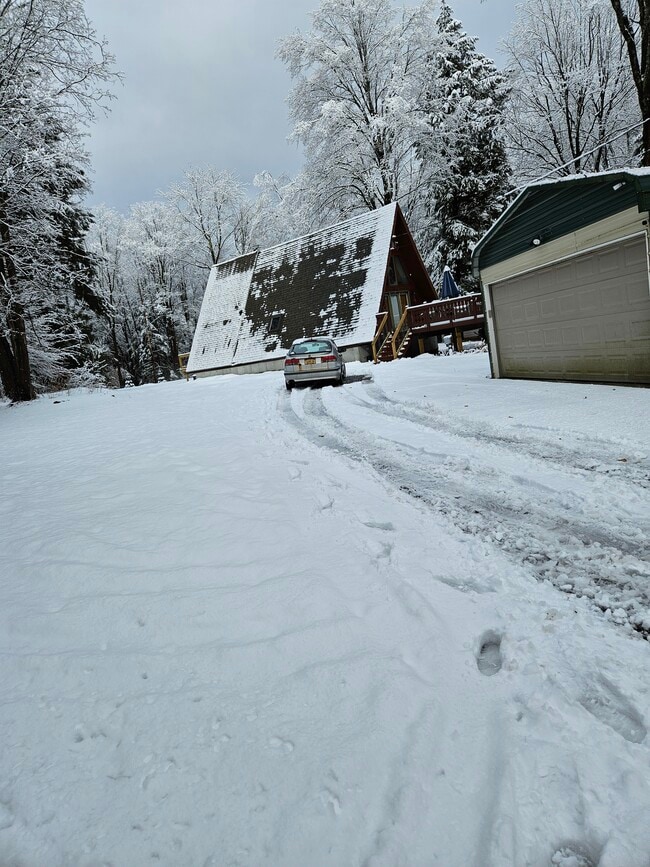 Building Photo - 5724 Lake Rd