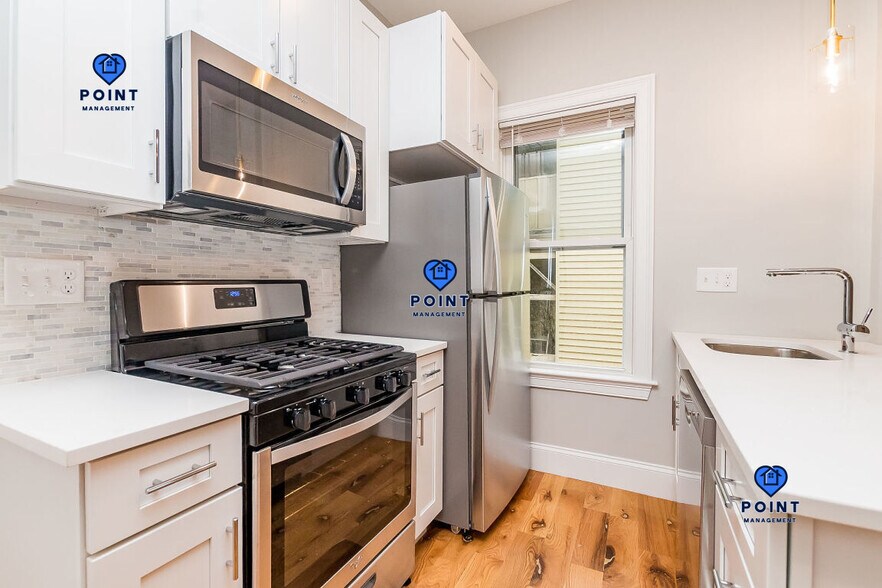 Building Photo - 244 Leyden St