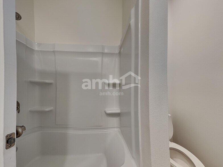 Building Photo - 27055 St Andrews Ave