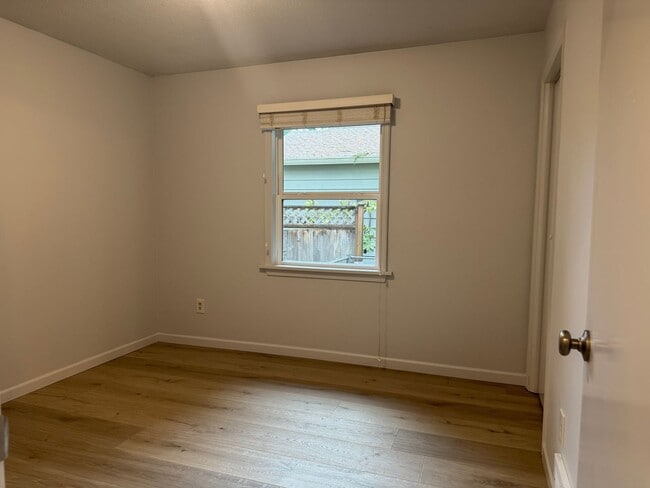 Building Photo - CLICK "REQUEST A TOUR" NOW!