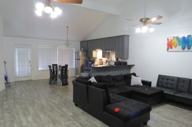 Building Photo - 2904 Old Houston Rd