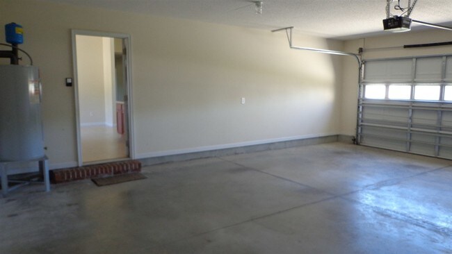 Building Photo - 121 Starkys Creek Ct