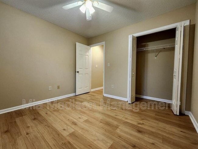 Building Photo - 21 Cobblestone Ct