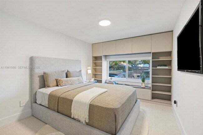 Building Photo - 7810 Hawthorne Ave