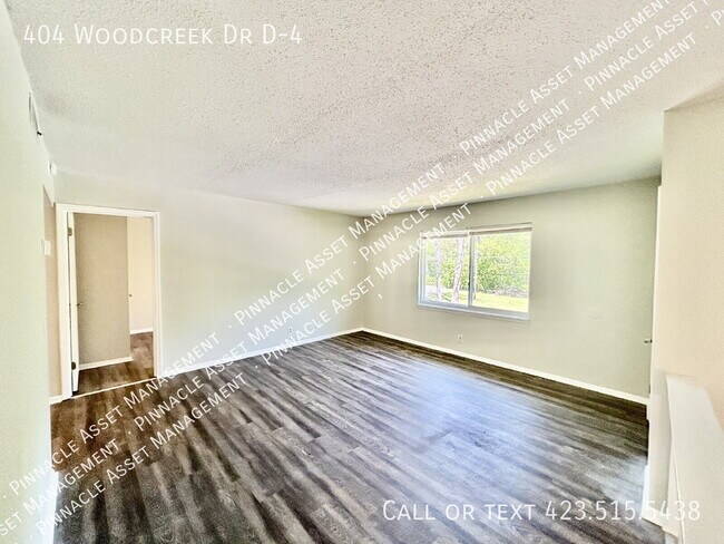 Building Photo - 404 Woodcreek Rd