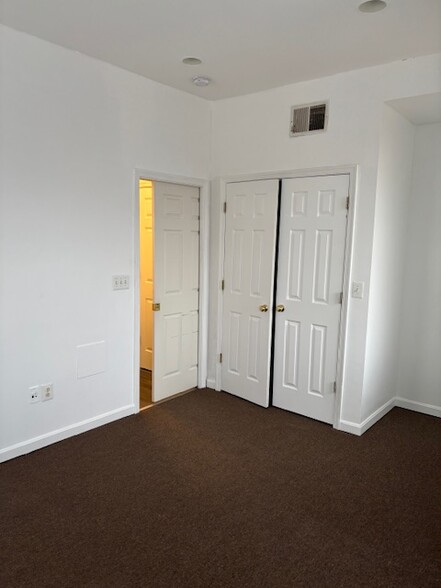 Building Photo - 2423 Callow Ave
