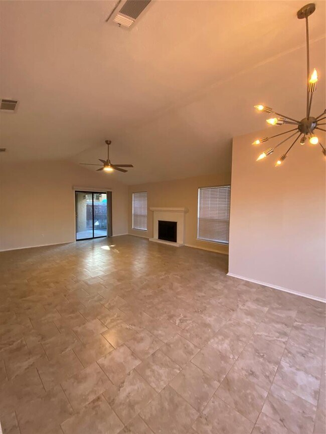 Building Photo - 1202 Thorpe Ln