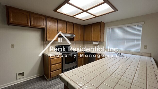 Building Photo - Very Nice 3bd/2ba Citrus Heights Home with 2 Car Garage - Must See!