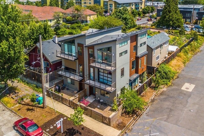 Building Photo - 4932 N Haight Ave