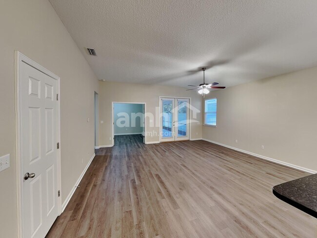 Building Photo - 500 Glendale Ln