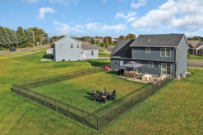 Building Photo - 1631 Smith Ln