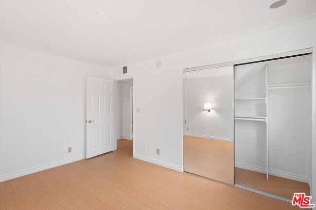 Building Photo - 839 S Holt Ave