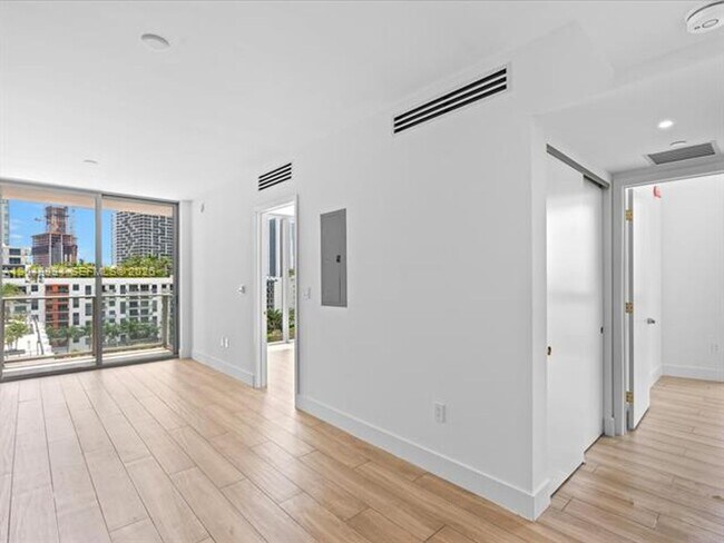 Building Photo - 90 NE 32nd St