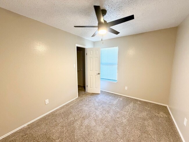 Building Photo - 3 Bedroom 2 Bath in Midway ISD