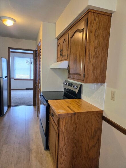 Building Photo - 495 Shadydale Dr