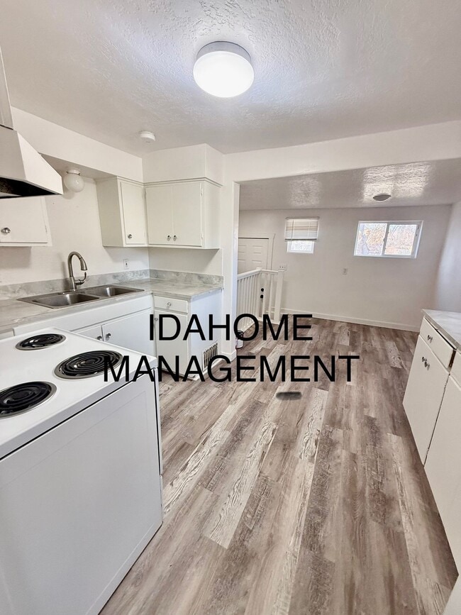 Building Photo - Updated 1 bedroom for rent near Idaho State.