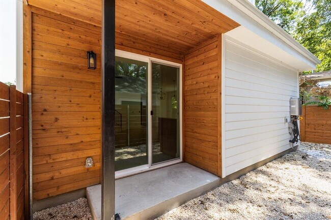 Building Photo - 2813 Prado St