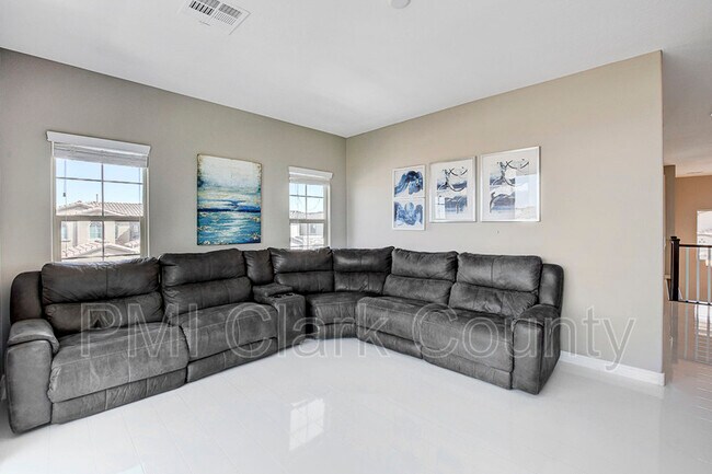 Building Photo - 320 Oakrun Ct