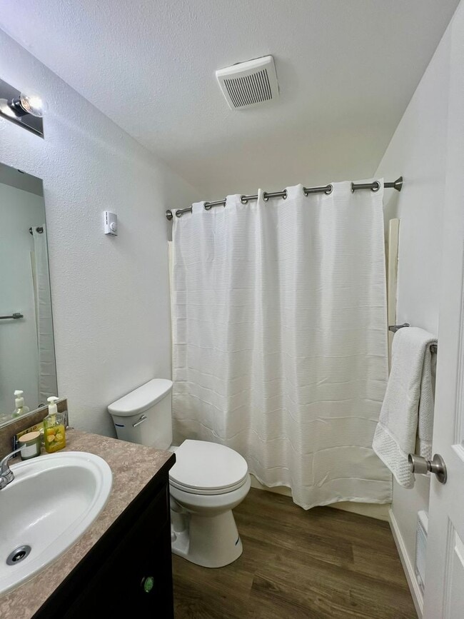 Building Photo - (#724) Duplex Near Squaxin Park - Water/Se...