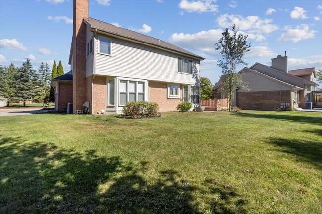 Building Photo - 45443 Glengarry Blvd