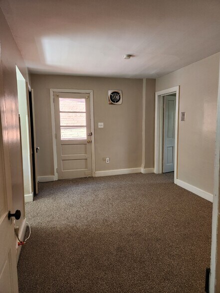Building Photo - 148 Chambersburg St