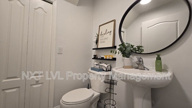 Building Photo - 9440 Ivy Brook Run