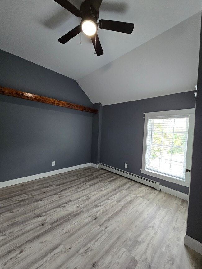 Building Photo - 319 Main St