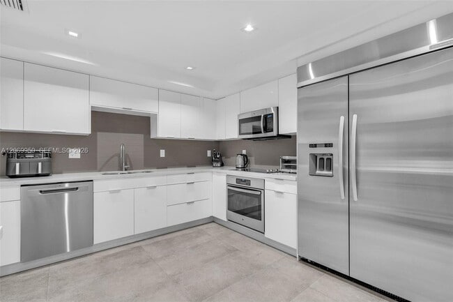 Building Photo - 251 Crandon Blvd