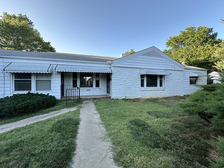 Primary Photo - 1657 E Bennett St