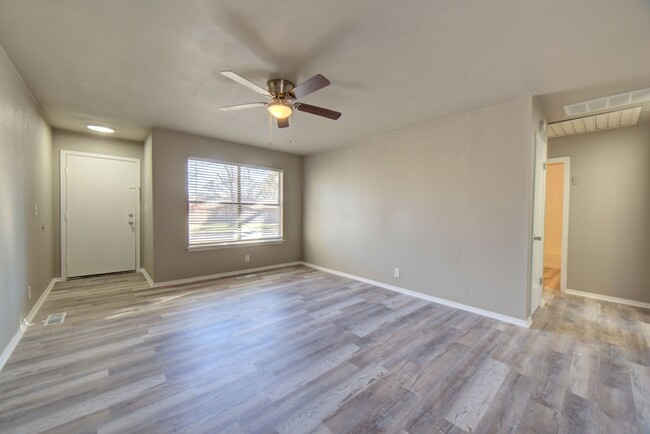 Building Photo - Available Mid January 3 Bedroom East Tulsa...