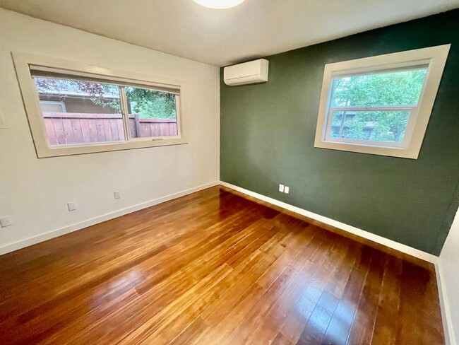 Building Photo - Portland Oasis: 3-Bedroom Gem with AC, Fen...