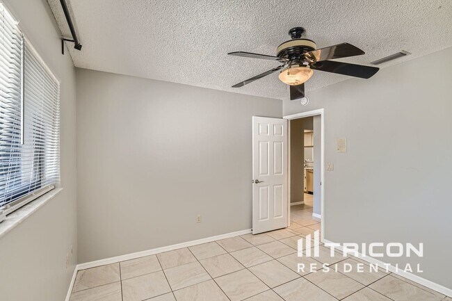 Building Photo - 11327 Rainbow Woods Loop