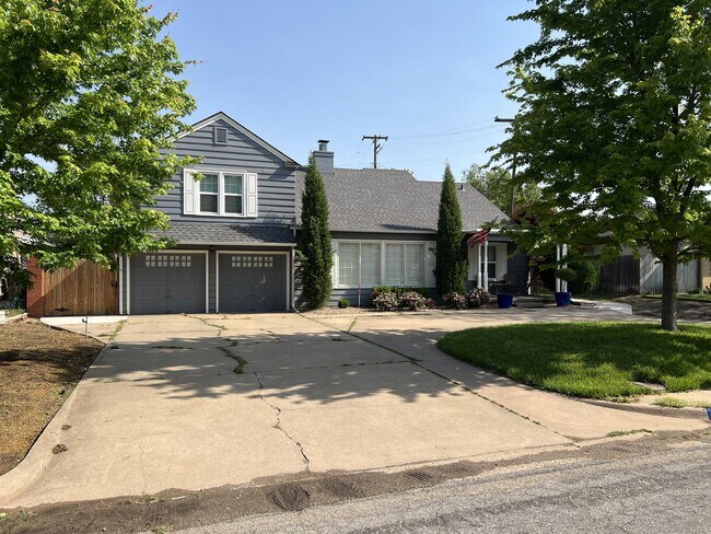Primary Photo - 1402 W Wynona Ave