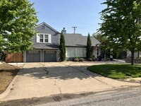 Building Photo - 1402 W Wynona Ave