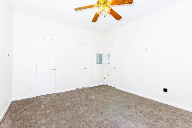 Building Photo - 26 Sarah Ct