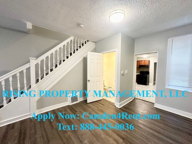 Building Photo - Renovated 4 Bedroom 2.5 Bathroom home in t...