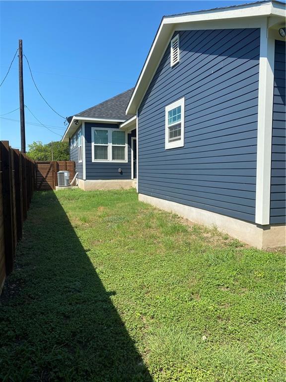 Building Photo - 606 W 1st St