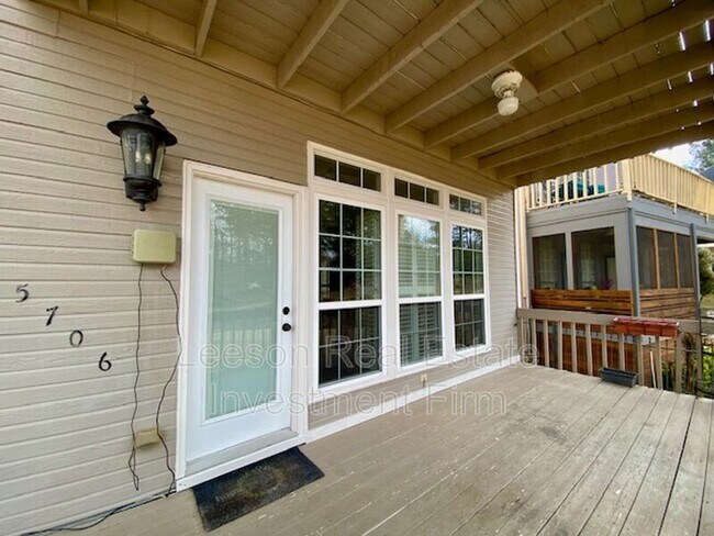 Building Photo - 5706 Wood Ridge Dr