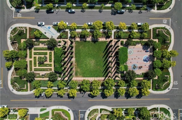 Building Photo - 94 Chantilly