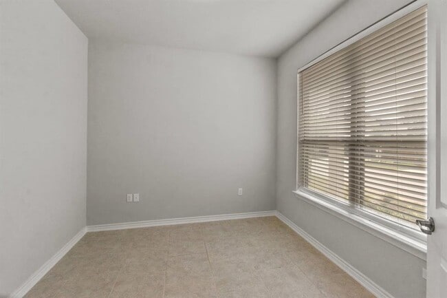 Building Photo - 9004 Gage Dr