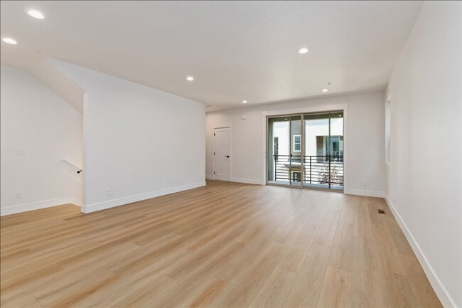 Building Photo - Modern, New 3-Story Boise Bench Townhome with Garage in a Prime Location