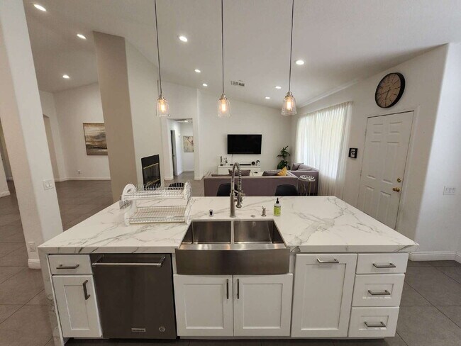 Building Photo - 417 Obsidian Dr