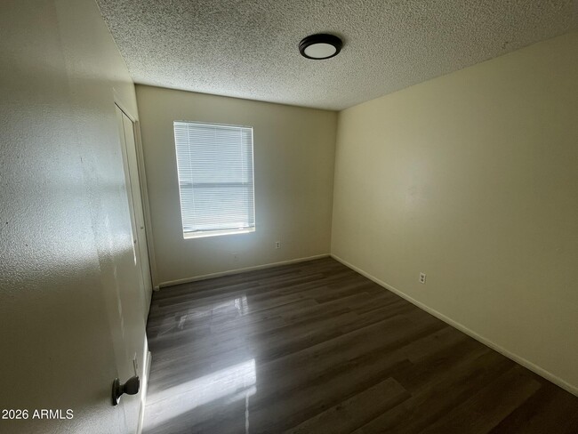 Building Photo - 727 S Hartford St